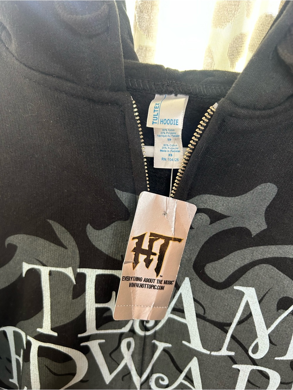 Team Edward- Twilight Zipper Hoodie - Picture 2 of 3